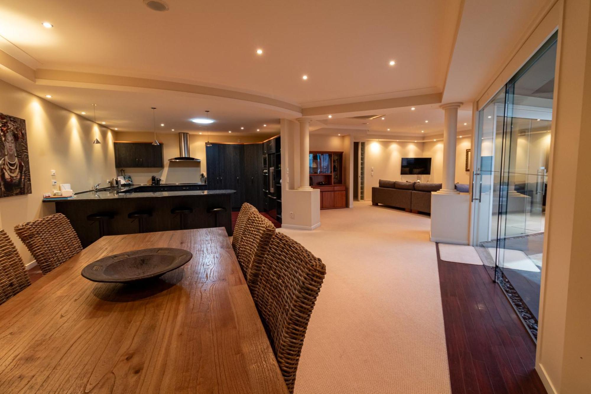 Large Luxury Apartment Located Right In Town Taupo Exteriér fotografie