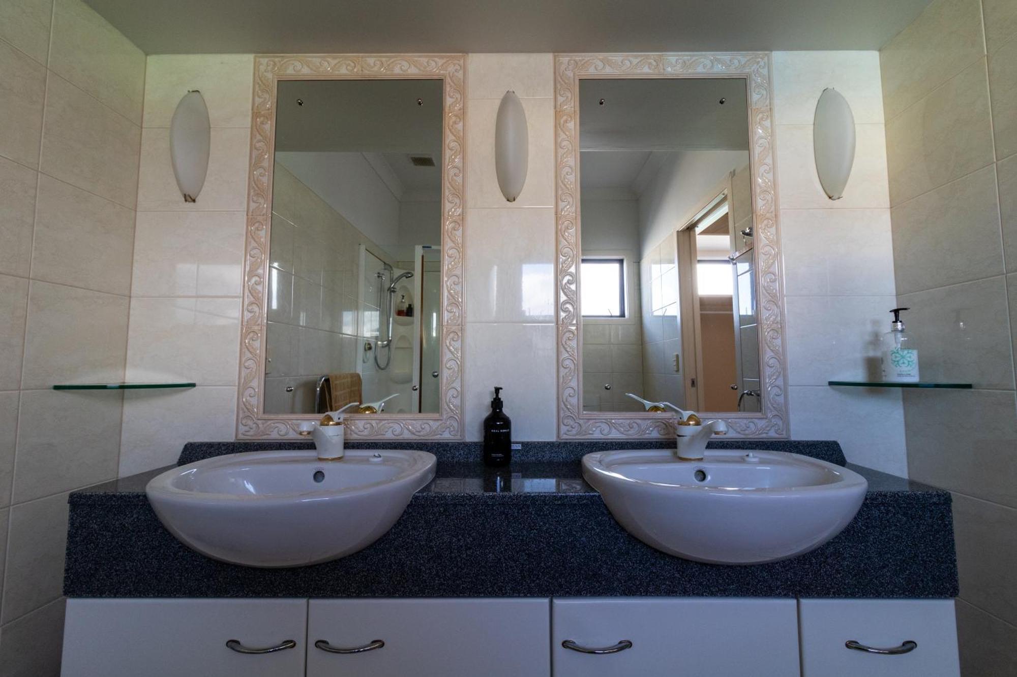 Large Luxury Apartment Located Right In Town Taupo Exteriér fotografie