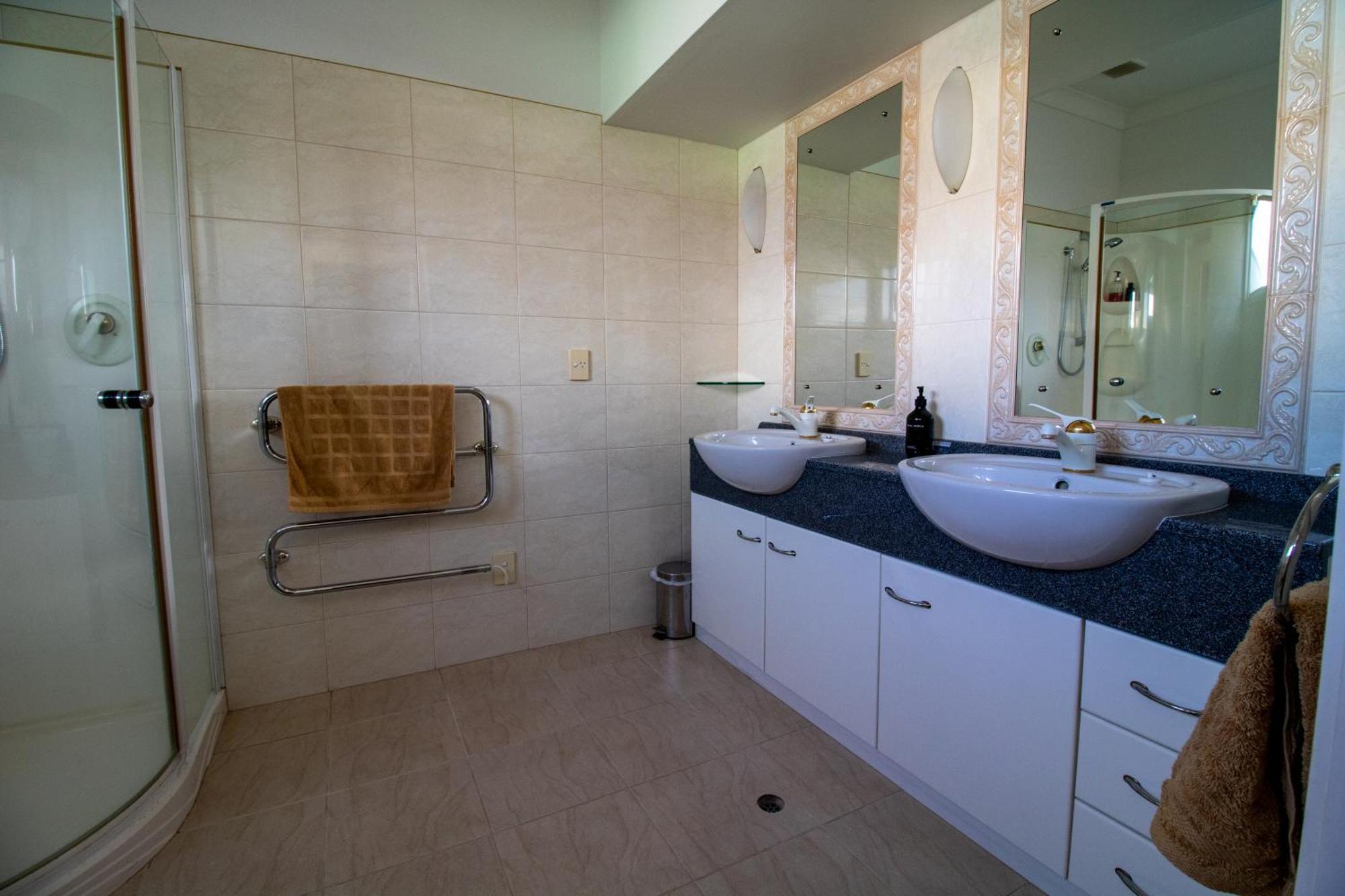 Large Luxury Apartment Located Right In Town Taupo Exteriér fotografie